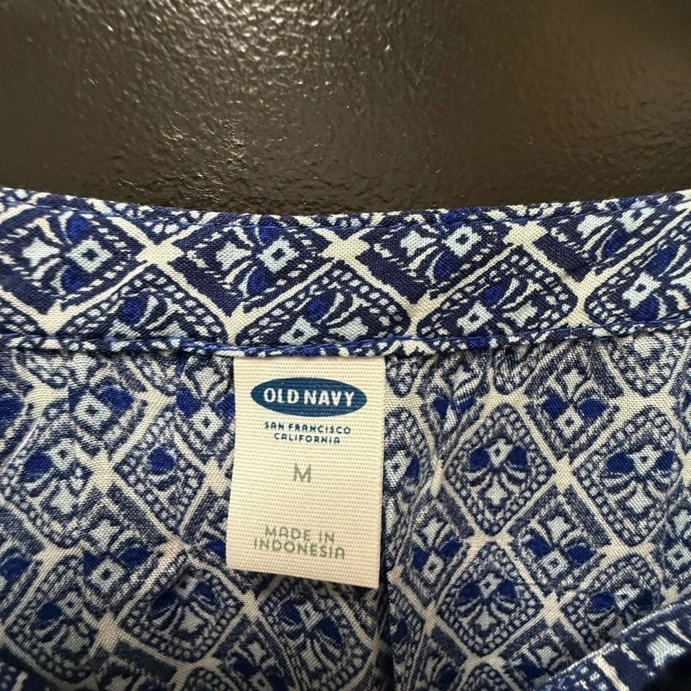 Old Navy Blue White Geometric Tie Neck Short Sleeve Top Size M NWT